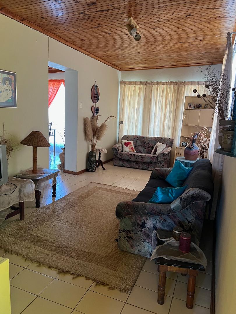 To Let 4 Bedroom Property for Rent in Rowallan Park Eastern Cape